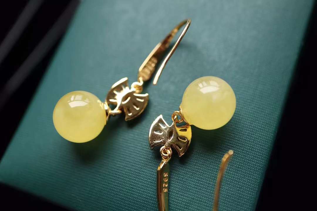 香港工艺，天然蜜蜡耳环，精选俄料，主石尺寸：9+mm